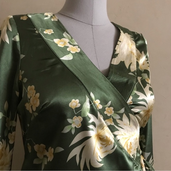 Floral Silk Surplus Blouse - Picture 3 of 9